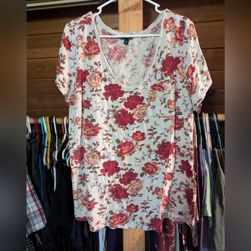 Torrid Red Floral Short Sleeve Top Size 2